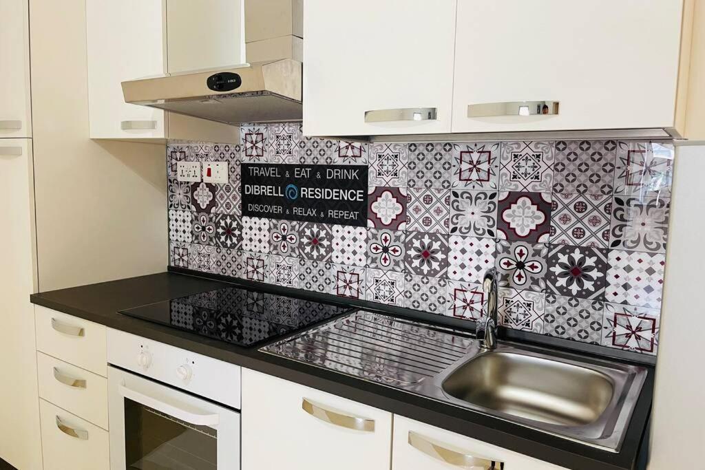 2 Bed Apt In Heart Of St Julians - 5Min From Seafront Saint Julian's ภายนอก รูปภาพ